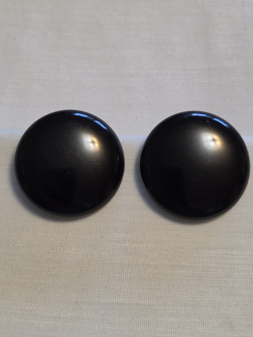 Vtg Crown Trifari Acrylic Black Round Minimalistic Gold-Tone Clip Earrings